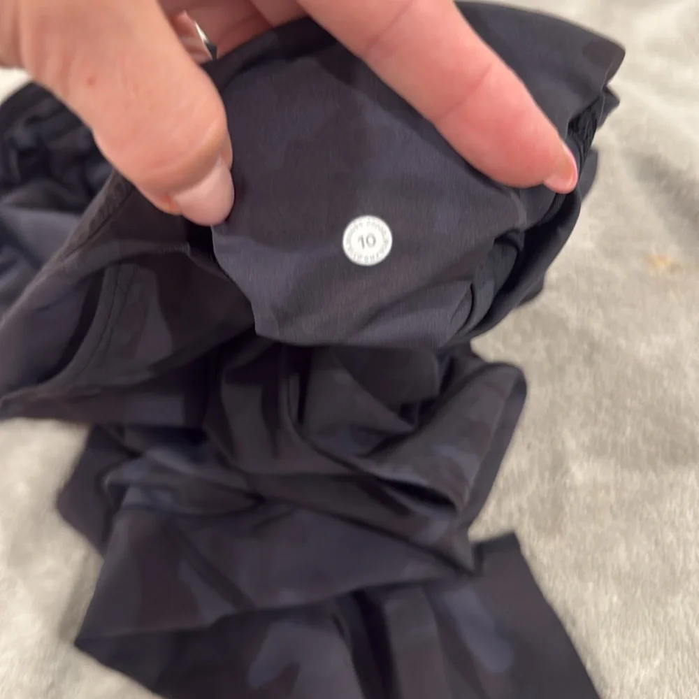 Lululemon dark camo cropped leggings